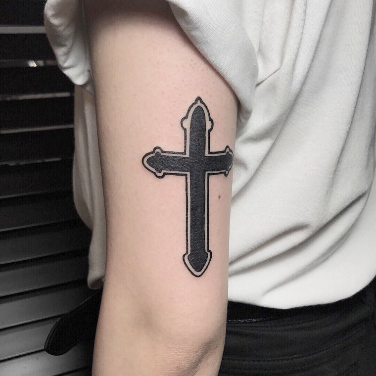 Татуировка крест христианский