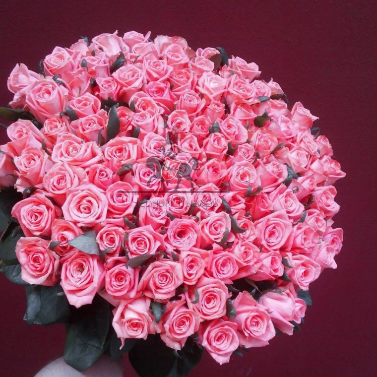 Букет красивых розовых роз