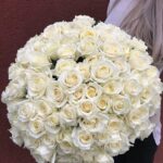 Огромный букет из шикарных белых роз (72 фото) 8