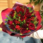 Розы с зеленью - подборка букетов (70 фото) 85