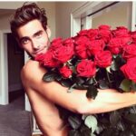 Красивий чоловік з шикарним букетом троянд (70 фото) 32 листівки