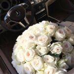 Букет белых роз в автомобиле (65 фото) 3