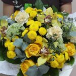 Букеты с хризантемам и желтых роз (73 фото) 4