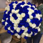 Синие розы - шикарные букеты на 70 фото 49