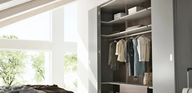 Гардеробная для двоих: 4 принципа симметричного зонирования, которые помогут избежать утренних конфликтов