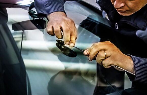 Как устранить скол и трещину на лобовом стекле?